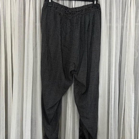 Torrid Chevron Cropped Harem Pants - Picture 3 of 4